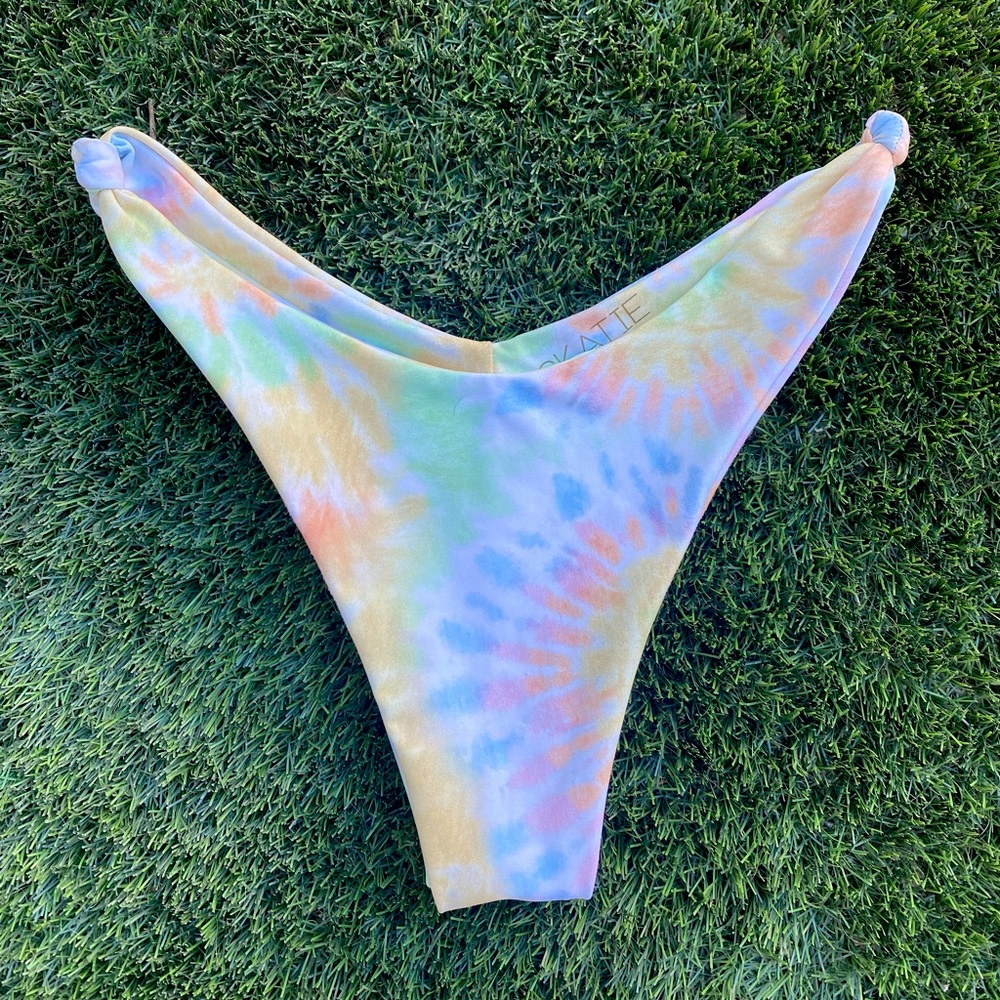 Skatie - Suzanne Bottom - Oahu